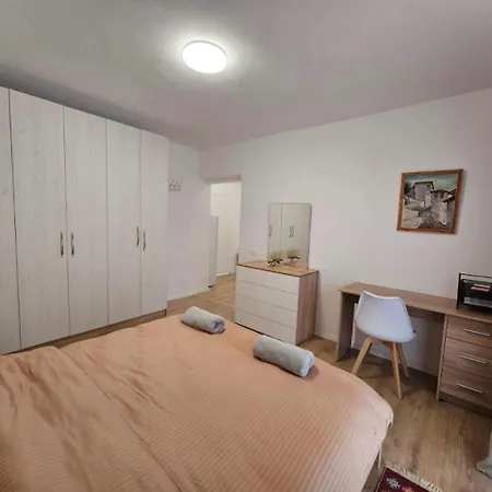 Alan 4 Myslym Shyri Lägenhet