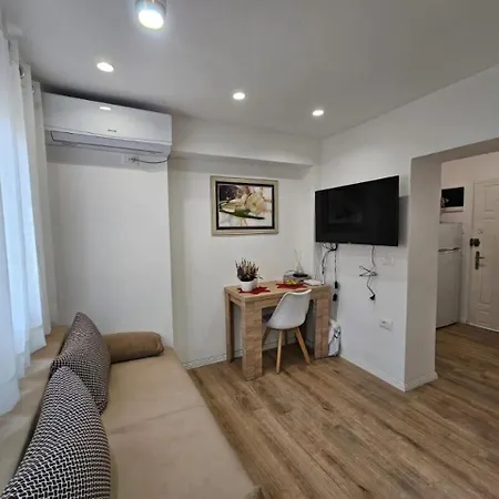 Alan 4 Myslym Shyri Apartamento